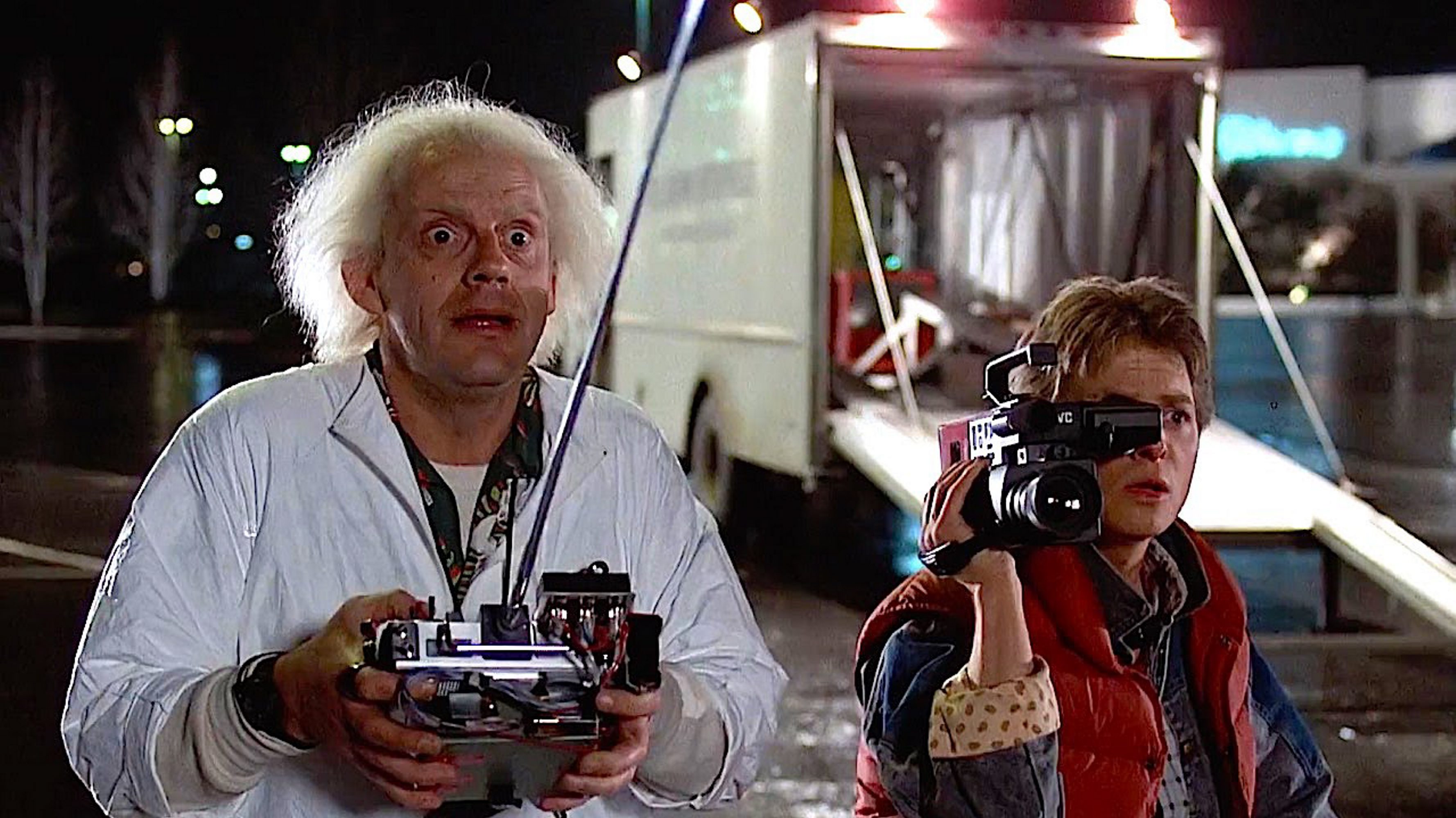 Момент из кинофильма. Марти Макфлай и док Браун. Назад в будущее back to the Future 1985.